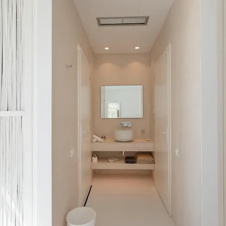 The Ammonite Hotel 4*